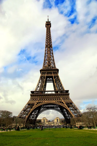 Torre Eiffel en París, Francia — Foto de Stock