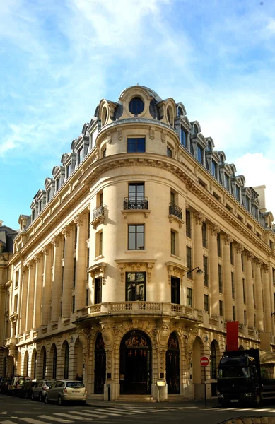 Typowa architektura w Paryżu — Zdjęcie stockowe