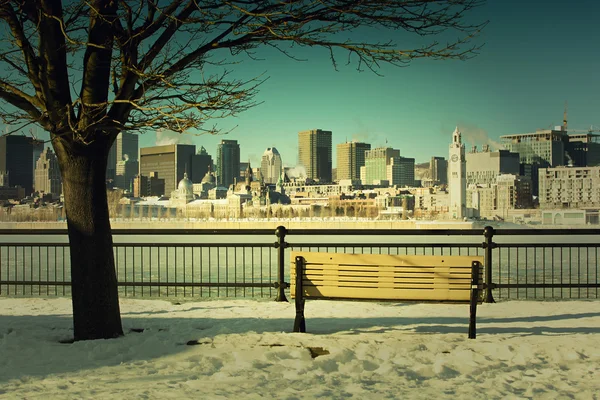 Río St-lawrence frente al centro de Montreal — Foto de Stock