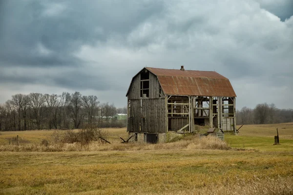 Celeiro abandonado no Canadá — Fotografia de Stock