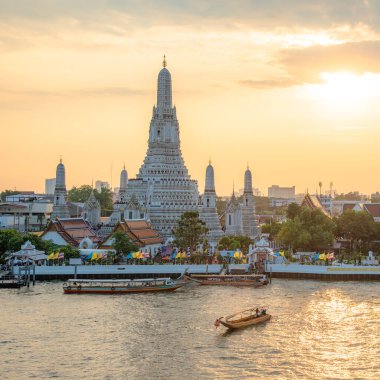 Bangkok, Tayland 'daki en güzel Wat Arun Budist tapınağı. 