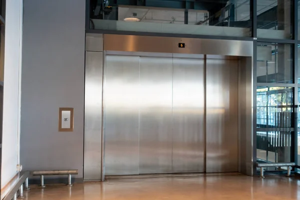 Подъемные Двери Служебные Грузовые Закрытые Лифты Лифт Нержавеющей Стали — стоковое фото
