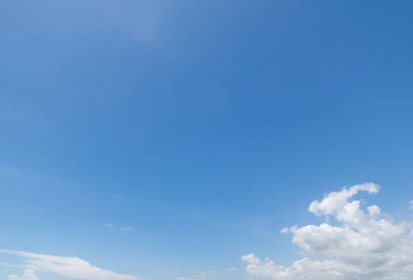Panoramablick Auf Klaren Blauen Himmel Und Wolken Wolken Mit Hintergrund — Stockfoto