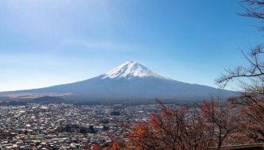 Fuji Dağı, Japonya 'nın ikonik sembolü, sonbahar yaprakları mevsiminde, fevkalade güzel bir dönem. kawaguchiko, japan.