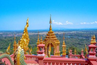 Turistik ilgi odağı, Tayland 'ın Chiang Mai şehrindeki Budist tapınağı Doi Suthep' in en güzel bakış açısı. 