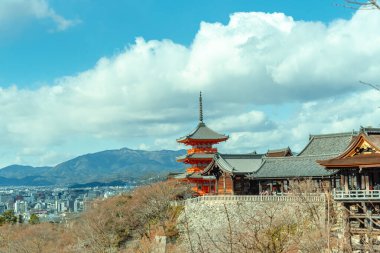 Kiyomizu-dera 'nın en güzel bakış açısı Japonya' nın Kyoto şehrinde popüler bir turizm merkezidir..