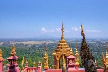 Lampang, Tayland 'daki en güzel Viewpoint Wat Phra Doi Phra Chan Budist tapınağı. 