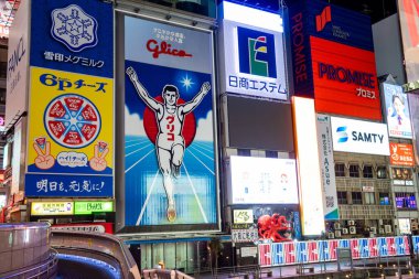 Dotonbori, Japonya 'nın Osaka şehrindeki Dotonbori' nin ünlü gece hayatı ve turistler için en ünlü yemek alanıdır..