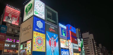 Dotonbori, Japonya 'nın Osaka şehrindeki Dotonbori' nin ünlü gece hayatı ve turistler için en ünlü yemek alanıdır..