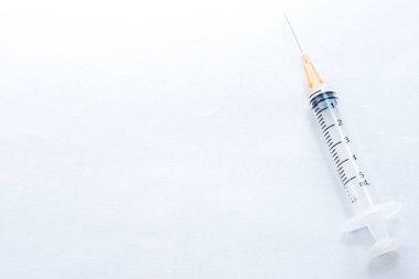 Beyaz arka plan üzerinde Hipodermik İğne (enjeksiyon iğne)