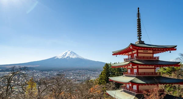 Fuji Dağı, Japonya 'nın ikonik sembolü, sonbahar yaprakları mevsiminde, fevkalade güzel bir dönem. kawaguchiko, japan.