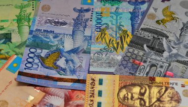 Kazakistan 'dan bazı banknotlar.