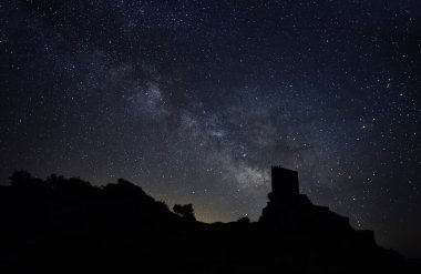 Samanyolu ve İspanya 'da bir kale