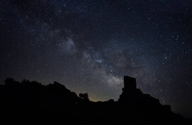 Samanyolu ve İspanya 'da bir kale