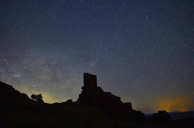 Samanyolu ve İspanya 'da bir kale