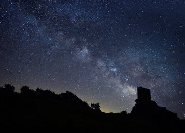 Samanyolu ve İspanya 'da bir kale