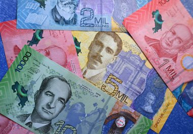 bazı mevcut Kosta Rika banknotları