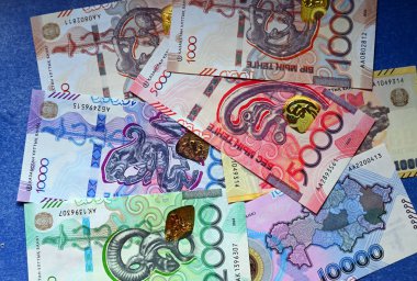 Kazakistan 'ın güncel banknotları.