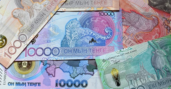 Kazakistan 'ın güncel banknotları.