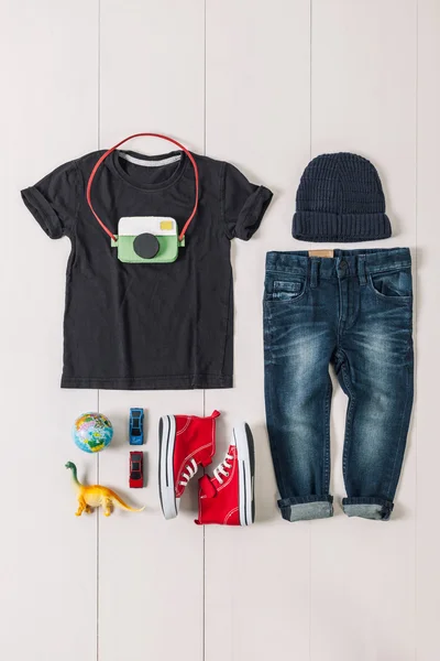 Overhead of essentials casual boy. — Stock Photo, Image