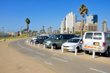 Bisiklet yolu, sahil bölgesi, Tel Aviv yakınındaki kıyı Park bölgelerinden biri. Tel Aviv'de 20 Eylül 2016 üzerinde yapılan görüntü.     