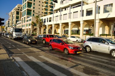  Deniz kıyısı. bölgede otel sıra ile şehrin sahil yolu. 19 Mart 2015 Tel Aviv kostal alanında yapılan görüntü. 