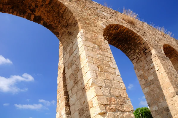 Starověký římský akvadukt. — Stock fotografie