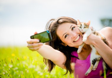 selfie kadın ve kedi