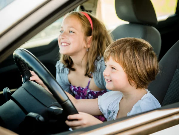 Gyerekek, autó vezetés — Stock Fotó