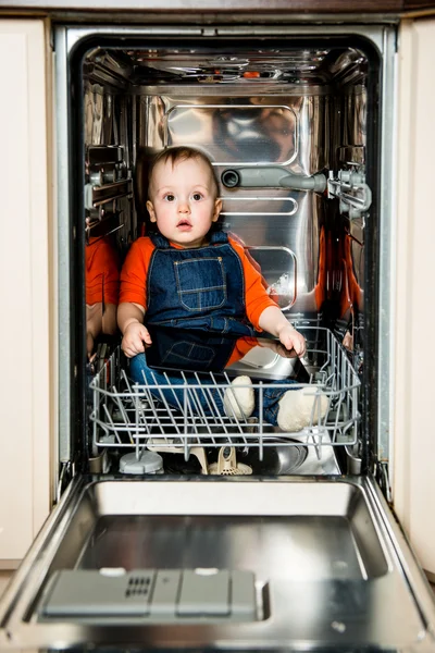 Baby hiding in dishwasher — Stock Photo, Image