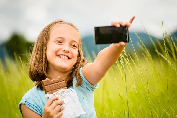 Selfie - niño con chocolate — Foto de Stock