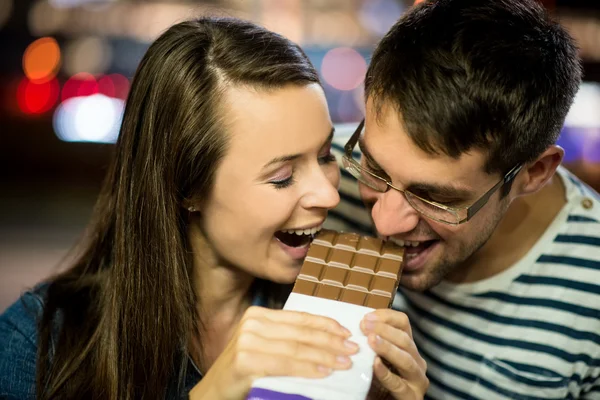 Couple eating chocolate on date — Stock Photo, Image