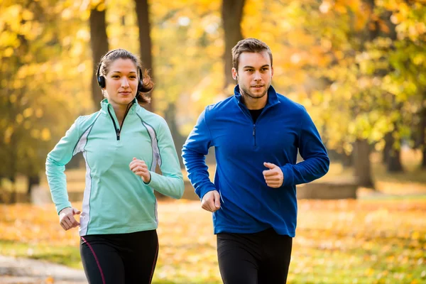 Friends jogging together — Stock Photo, Image