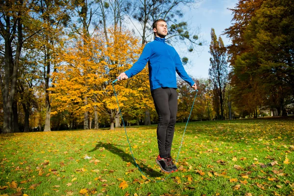 Exercising with skipping rope — Stock Photo, Image