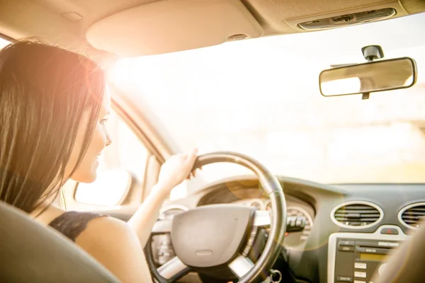 Coche de conducción Imágenes De Stock Sin Royalties Gratis