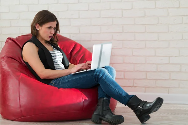 Woman with a laptop — Stock Photo, Image