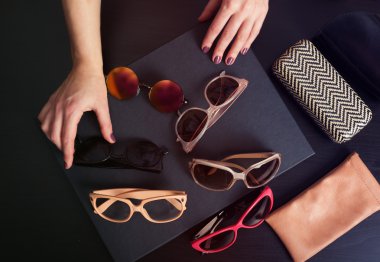 Çeşitli gözlük seçimi