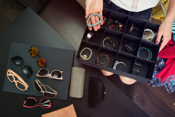 Woman with a box of accessories — Stock Photo, Image