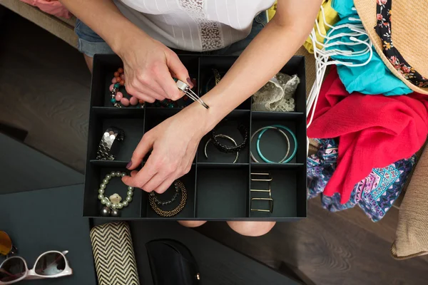 Woman with a box of accessories — Stock Photo, Image