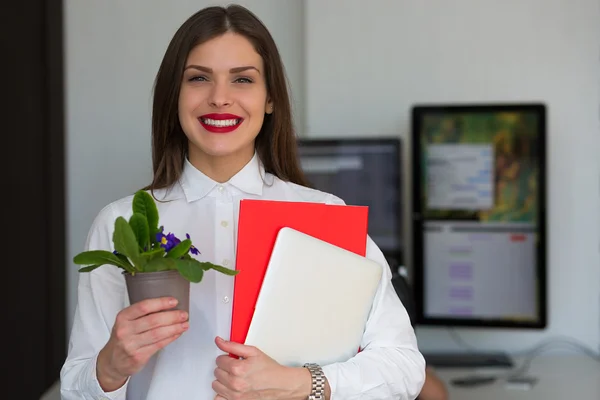 Mulher no escritório — Fotografia de Stock