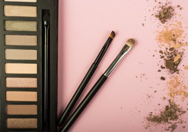 Şık kozmetik makyaj essentials
