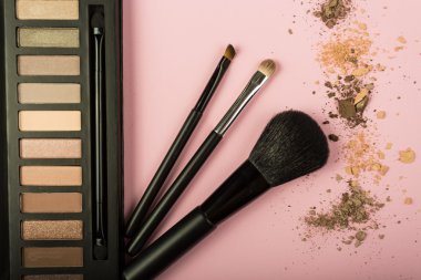 Şık kozmetik makyaj essentials