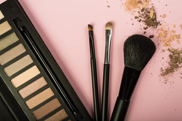 Şık kozmetik makyaj essentials