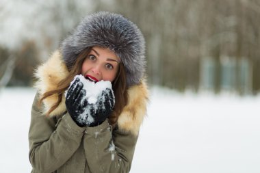 Kış ceket, kürk şapka güzel kadın