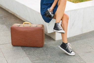 Kadın bir retro çanta