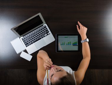 Ofiste çalışan kadın..