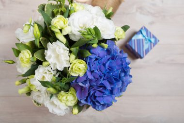 Güzel buketi çiçekçi