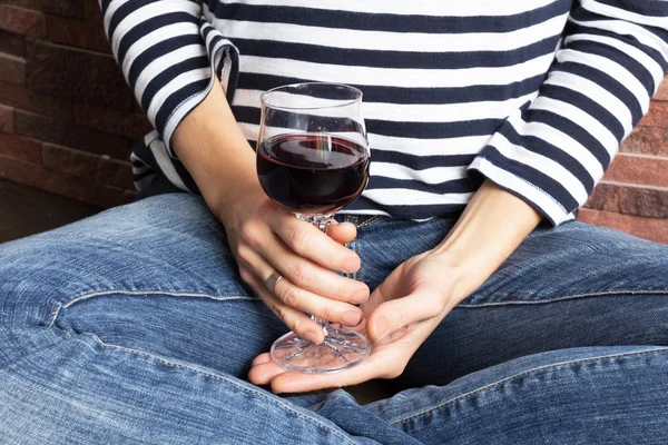 Holding a glass of wine — Stock Photo, Image