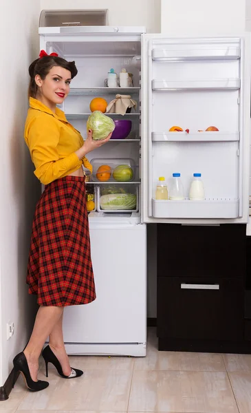 Stylish pin-up housewife — Stock Photo, Image