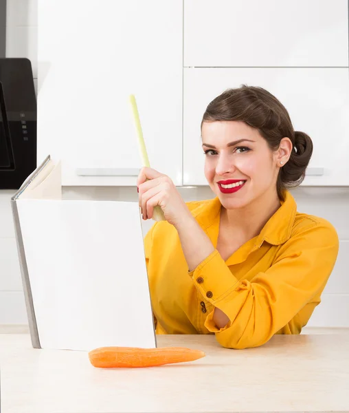 Stylish pin-up housewife — Stock Photo, Image